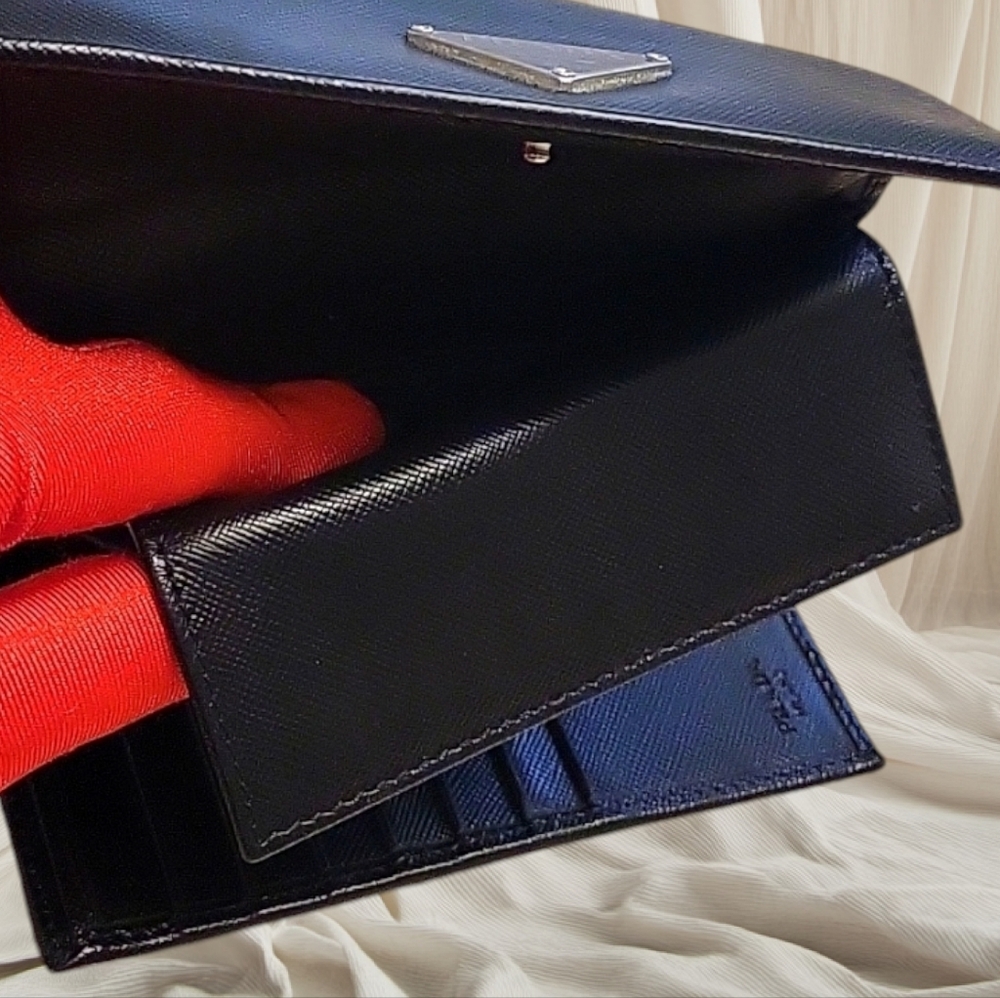 Gorgeous Vintage PRADA Unisex Trifold Wallet | Black Saffiano Leather | Like New - Picture 9 of 14